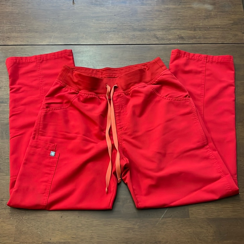 Gently used limited edition Pop Red Kade scrub pants. Size M/P